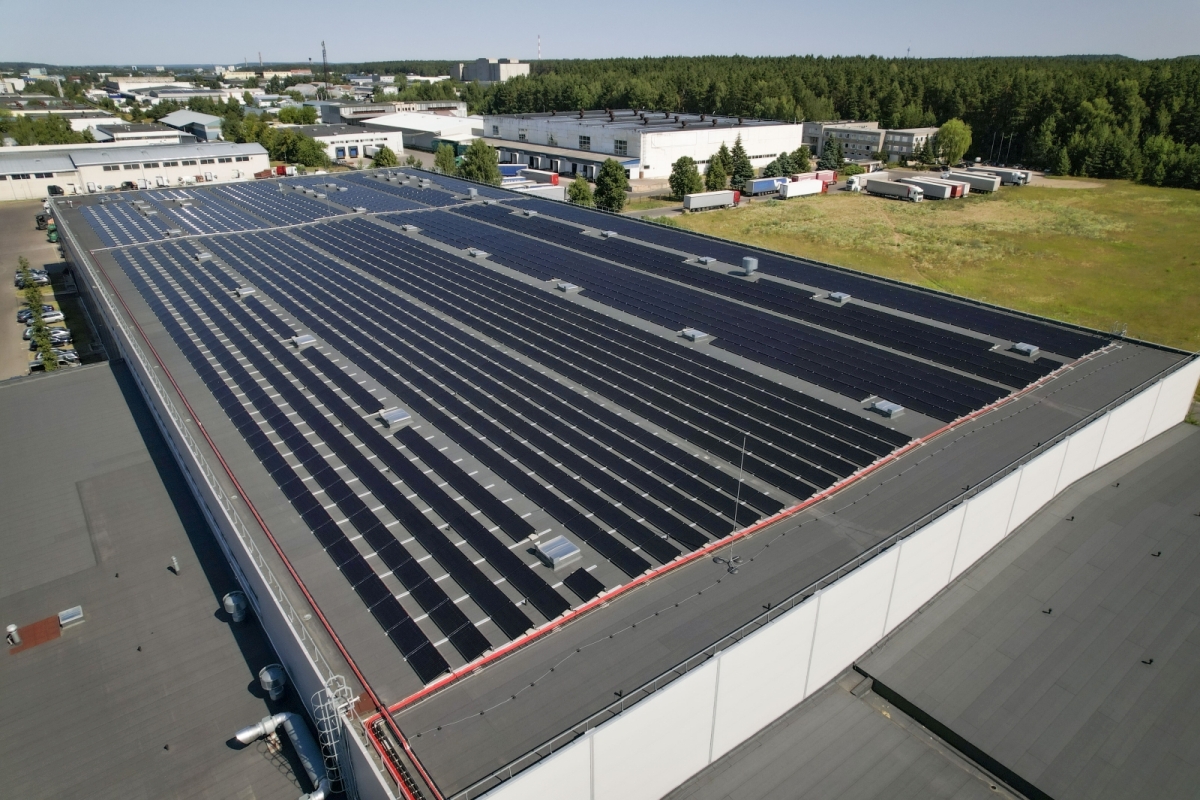 SoliTek įmonių grupei „Skuba“ įrengė 1,4 MW saulės elektrinę