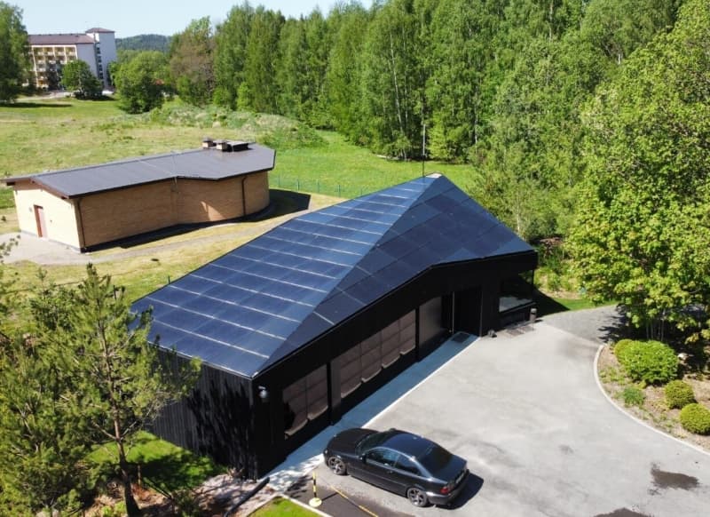 Solar roof with glass glass solar modules integrated