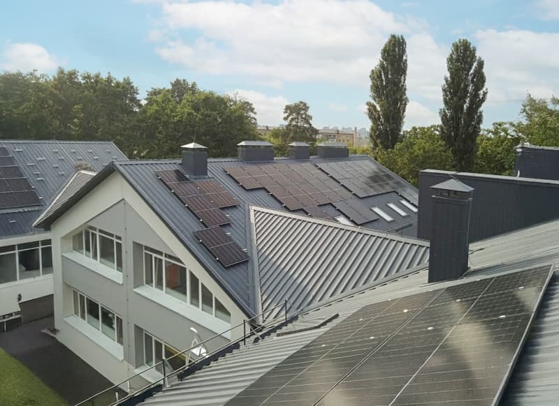 Saules moduliai blackstar ant darželio ukrainoje