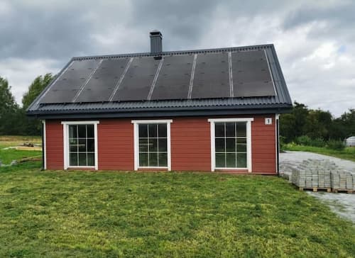 Saulės elektrinės ant šlaitinio stogo